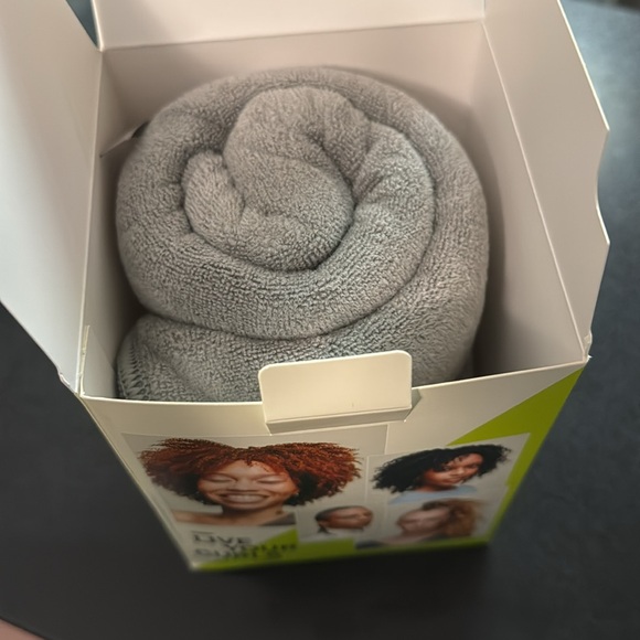 Deva Curl Towel - Picture 3 of 3